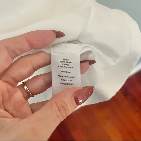 NWOT Tailored Seaming Linen Blazer in 100% Linen White 12 Office Professional - Picture 16 of 16